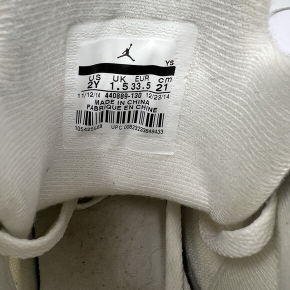 White 2014 NIKE AIR JORDAN 5 RETRO METALLIC SILVER YOUTH SIZE 2Y 440889-130 - Picture 7 of 10